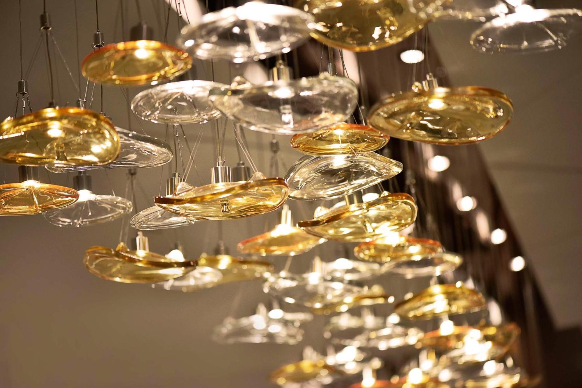Hilton Bahrain Hotel มานามา ภายนอก รูปภาพ A chandelier