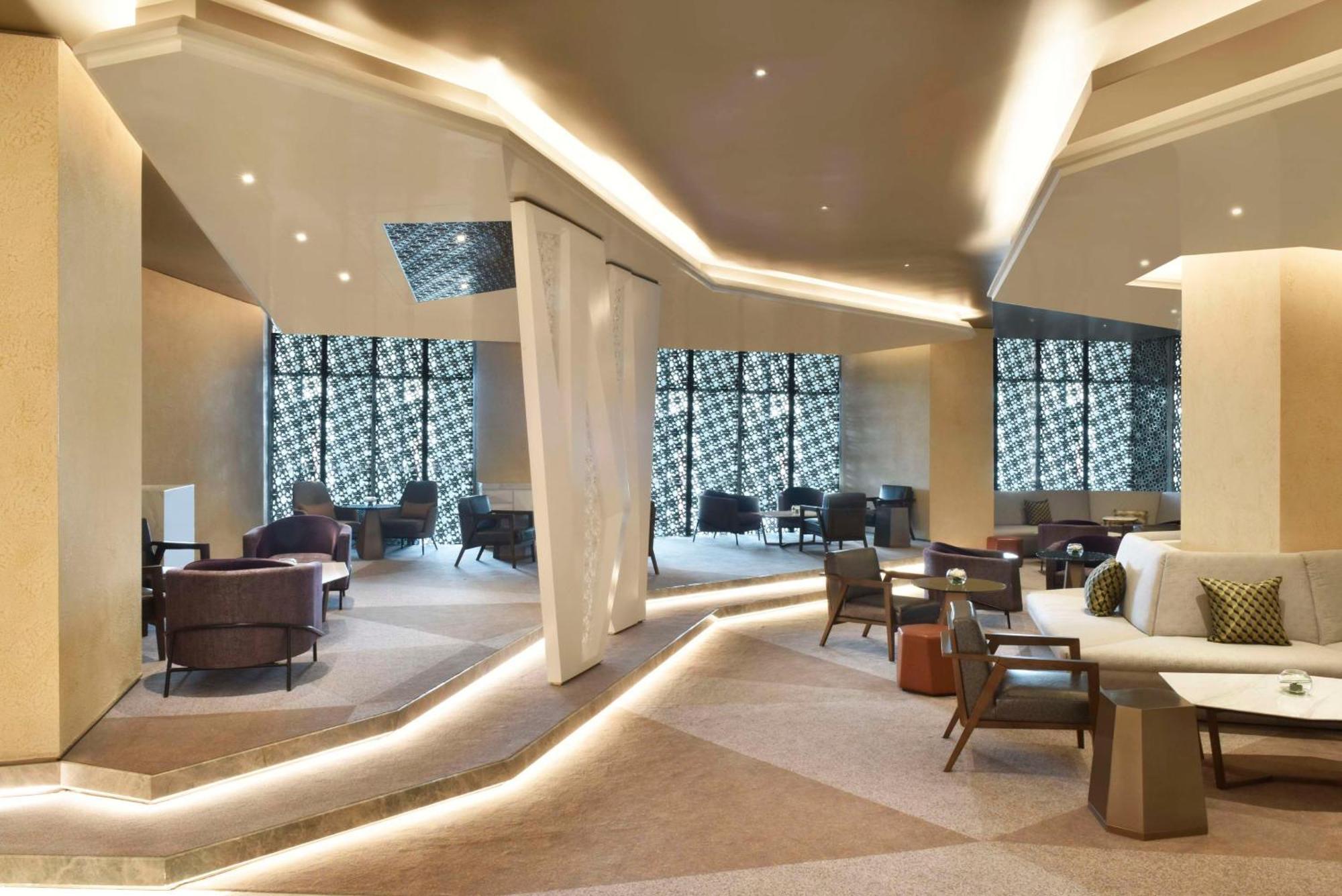 Hilton Bahrain Hotel มานามา ภายนอก รูปภาพ The lounge at the airport