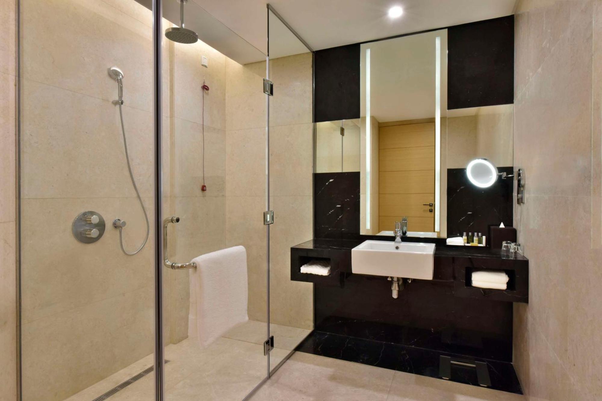Hilton Bahrain Hotel มานามา ภายนอก รูปภาพ