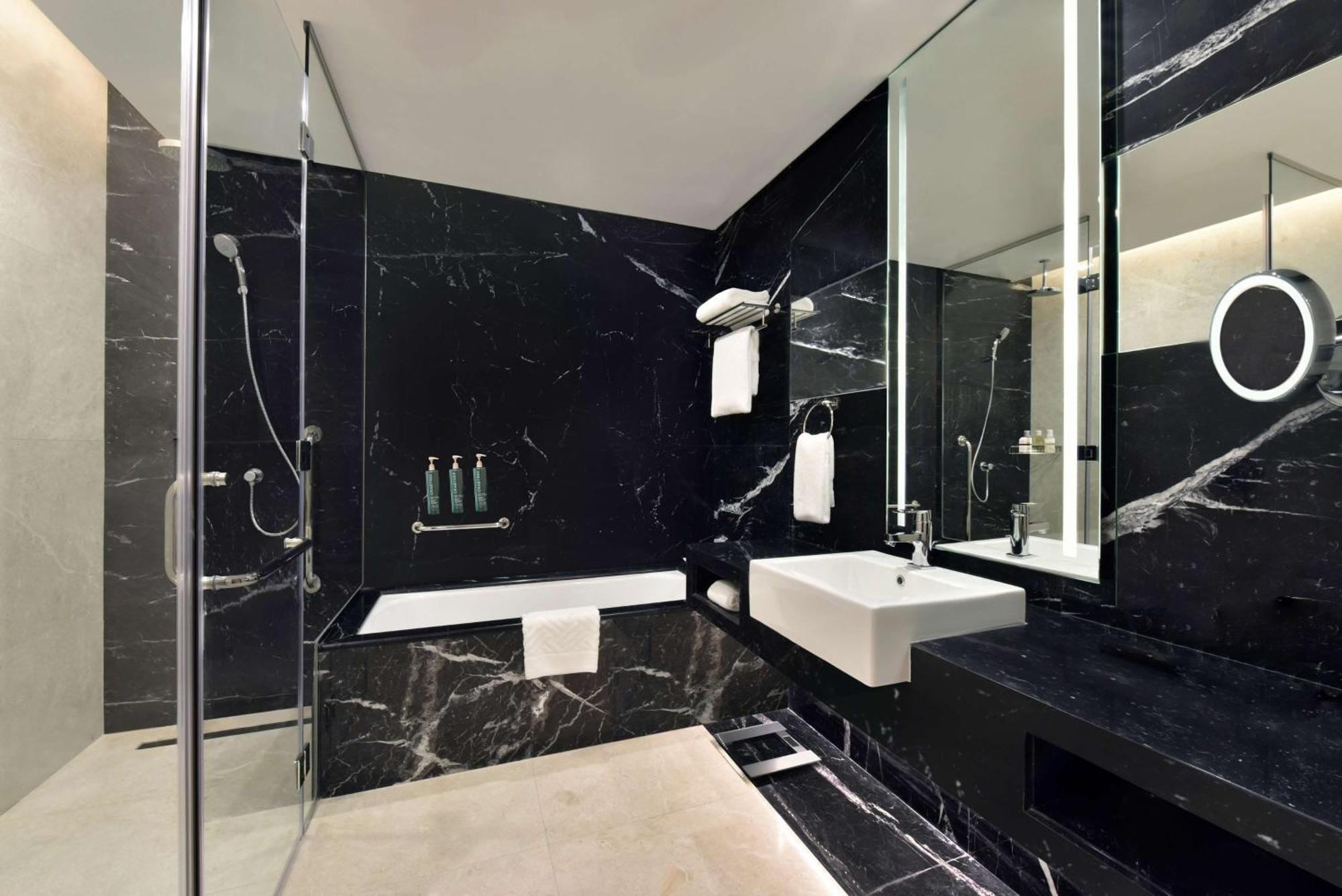 Hilton Bahrain Hotel มานามา ภายนอก รูปภาพ